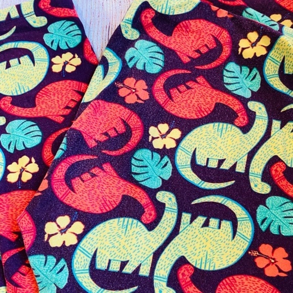 LuLaRoe Dinosaur 🦕 leggings - Picture 4 of 6